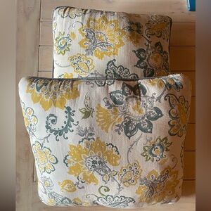 Throw Pillows - Paisley Print. Set of 2. Turquoise, yellow, gray.